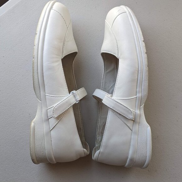 Propet ALL white, leather mary janes with removable insole, Velcro closure - Picture 5 of 8